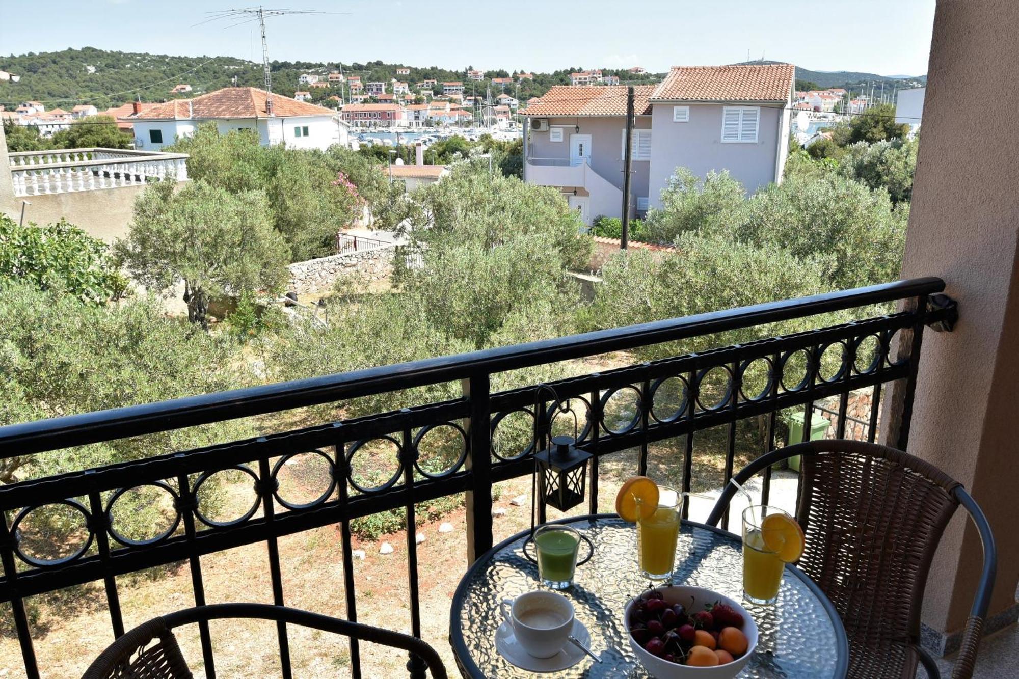 Apartmani Natasa Nino Jezera, Murter الغرفة الصورة
