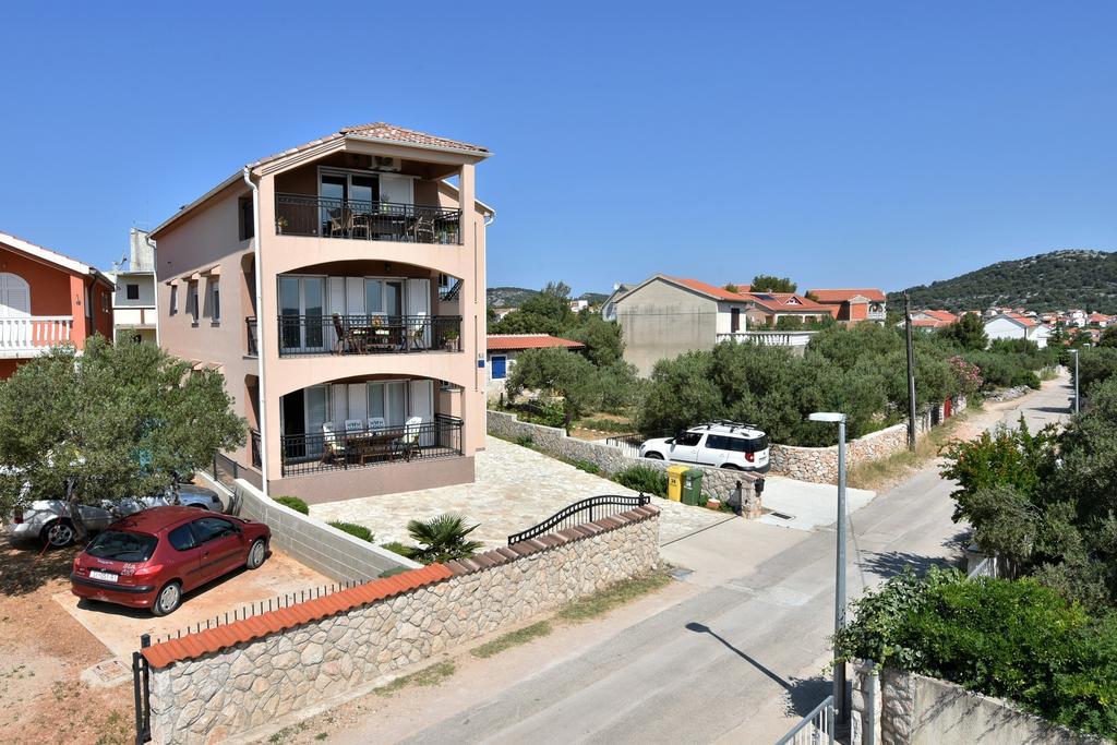 Apartmani Natasa Nino Jezera, Murter المظهر الخارجي الصورة